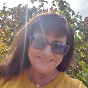 Meet your Posher, Suzanne